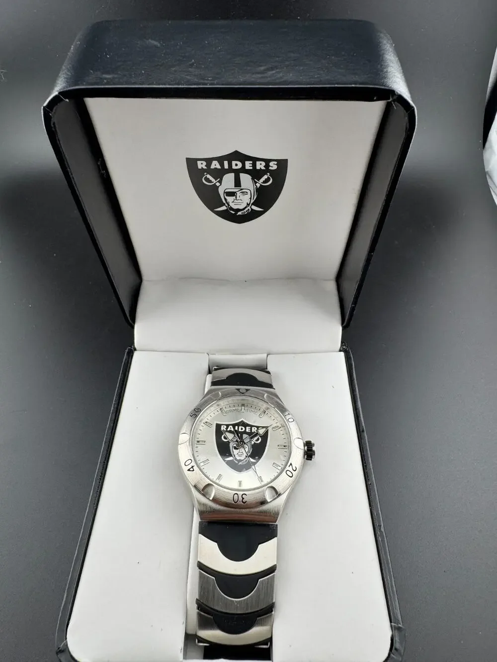 Oakland Raiders NFL Game Time Watch F3010161 GT w/ Box